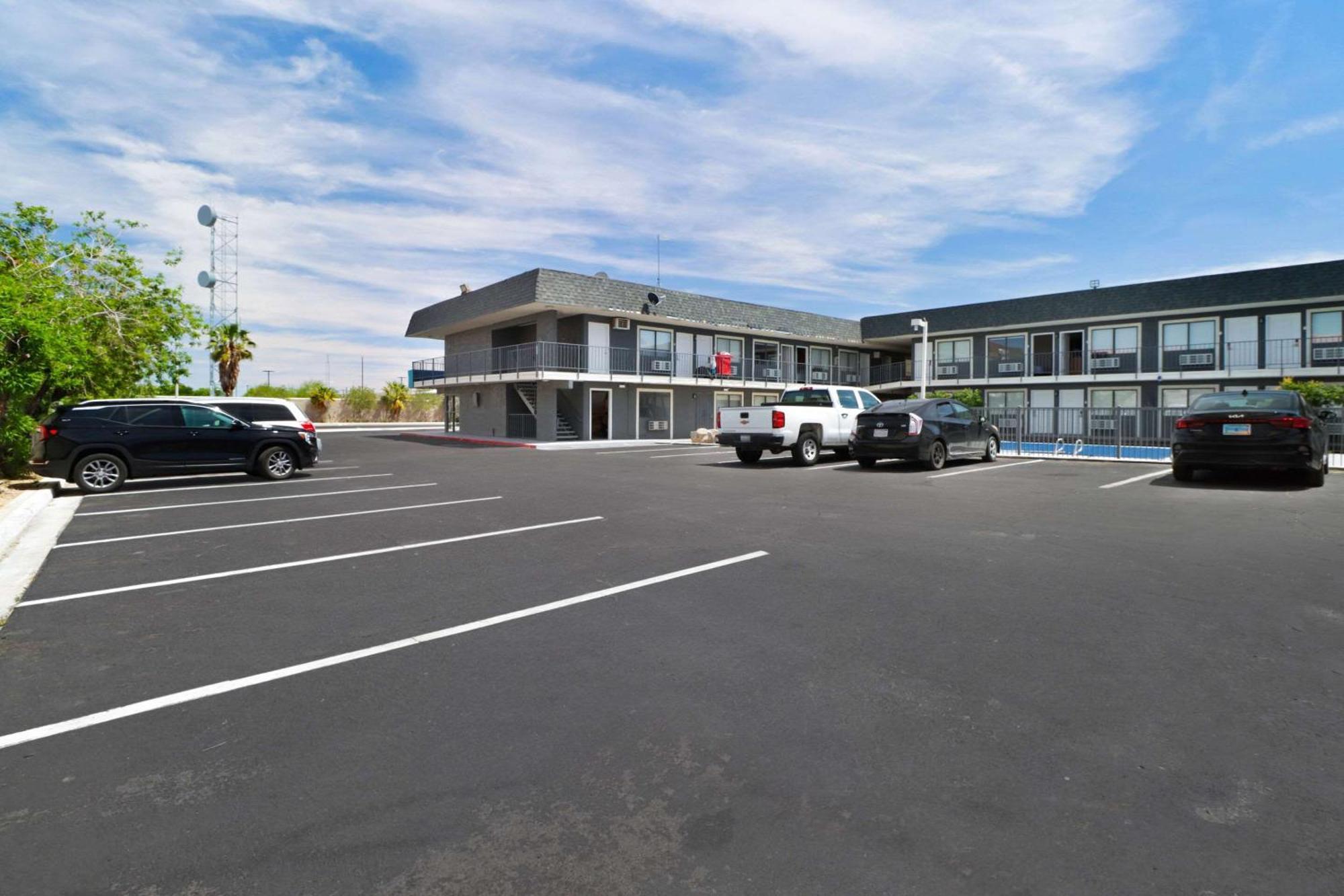 Clarion Pointe Ridgecrest Near China Lake Naval Station Exterior photo