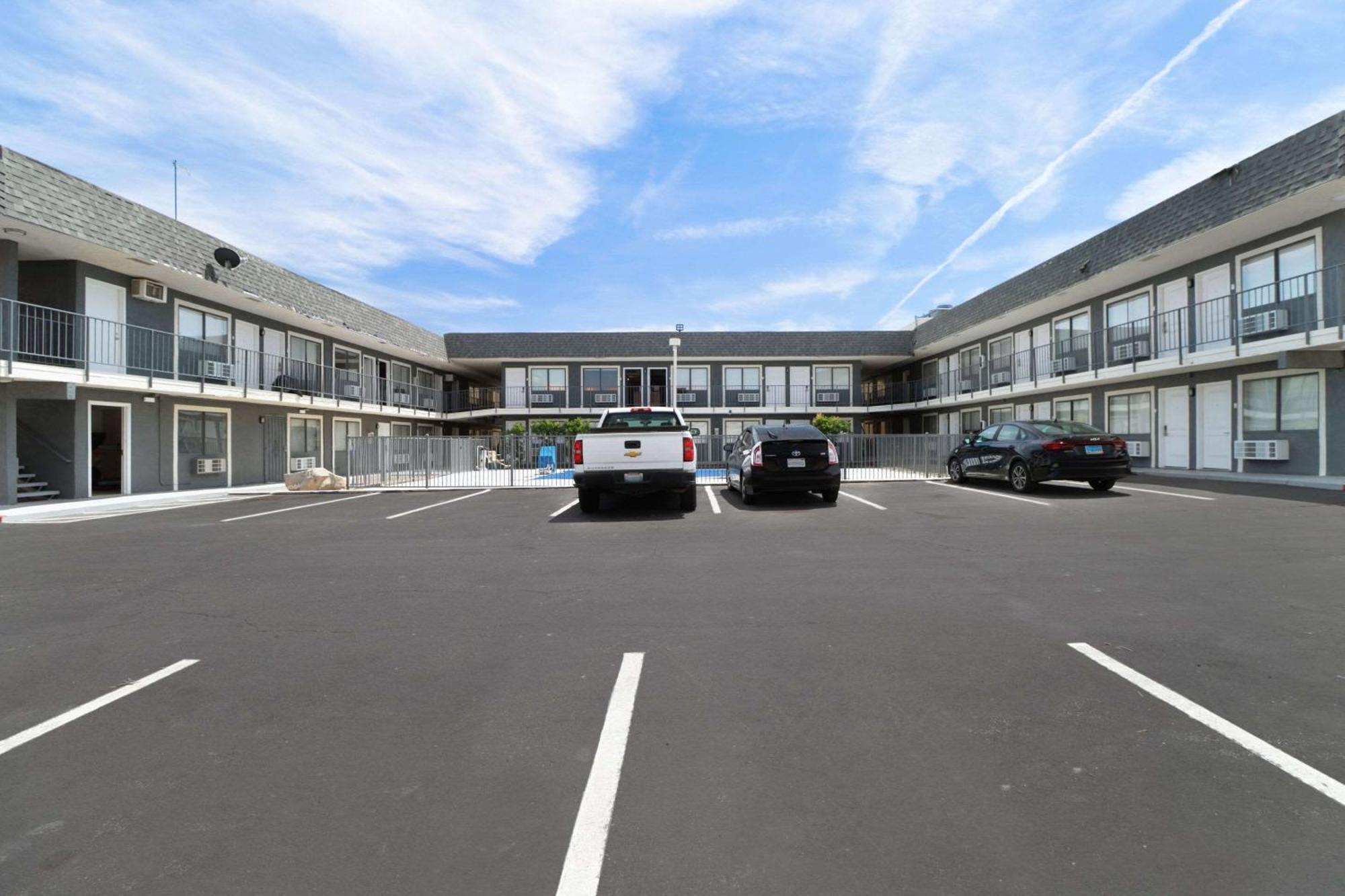 Clarion Pointe Ridgecrest Near China Lake Naval Station Exterior photo